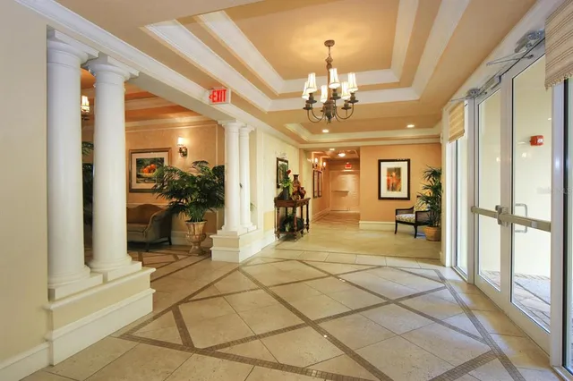 $425,000 | 1064 North Tamiami Trail, Unit 1206, Sarasota, FL 34236