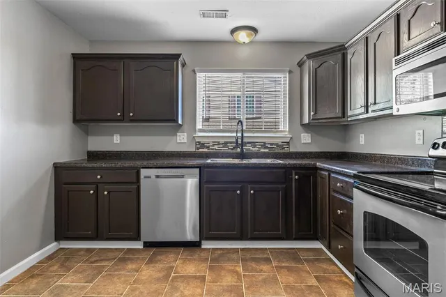 $154,900 | 1835 Woodland Trail, Unit 4, Farmington, MO 63640