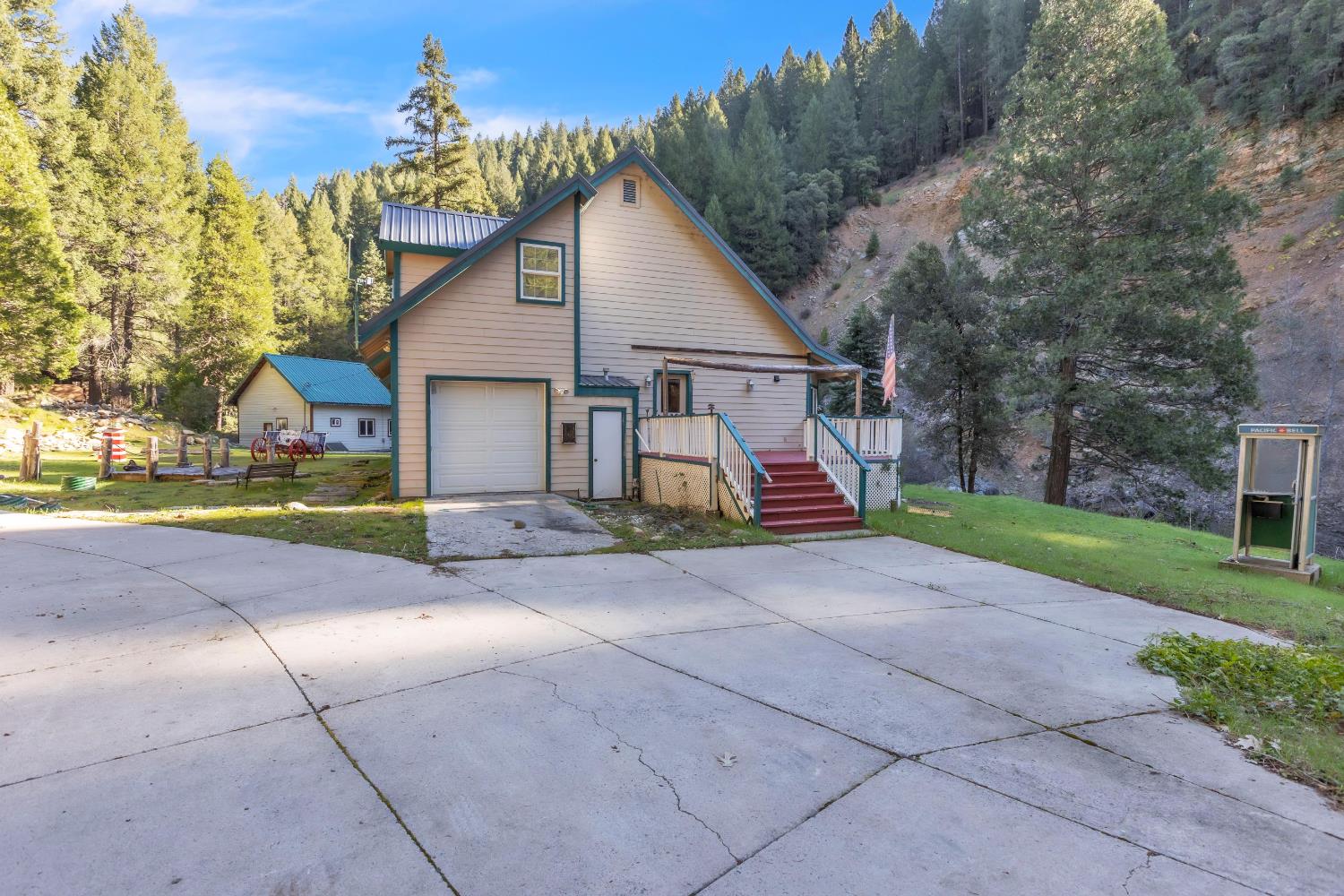 280 Gold Bluff Road Downieville, CA 95936 - Photo 2 of 45