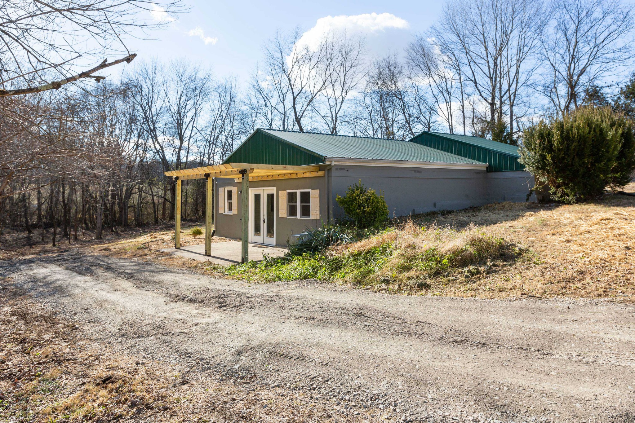 6169 Highway 76 Springfield, TN 37172 - Photo 1 of 34 a front view of a house with garden