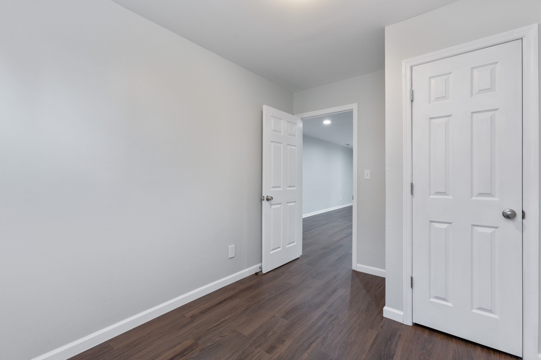 6169 Highway 76 Springfield, TN 37172 - Photo 23 of 34 a view of an empty room with wooden floor