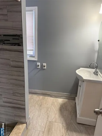 $2,950 | 87 Royal, Unit 2, Hawthorne, NJ 07506