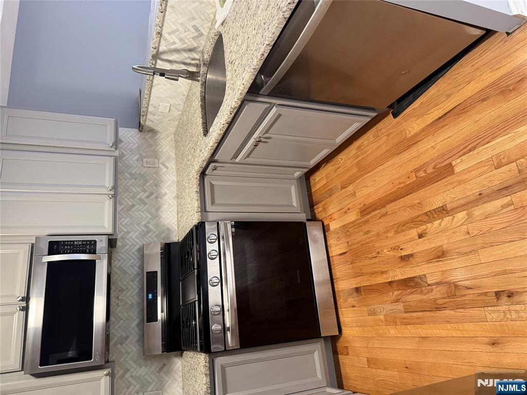 87 Royal, Unit 2 Hawthorne, NJ 07506 - Photo 3 of 15