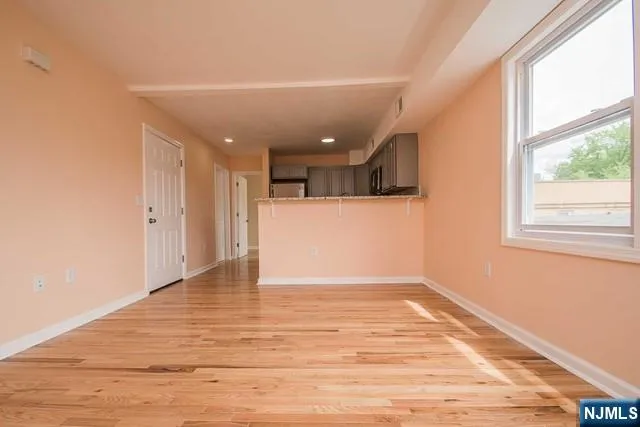 $2,950 | 87 Royal, Unit 2, Hawthorne, NJ 07506