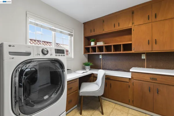 a view of a dinning table and chairs in the patio
