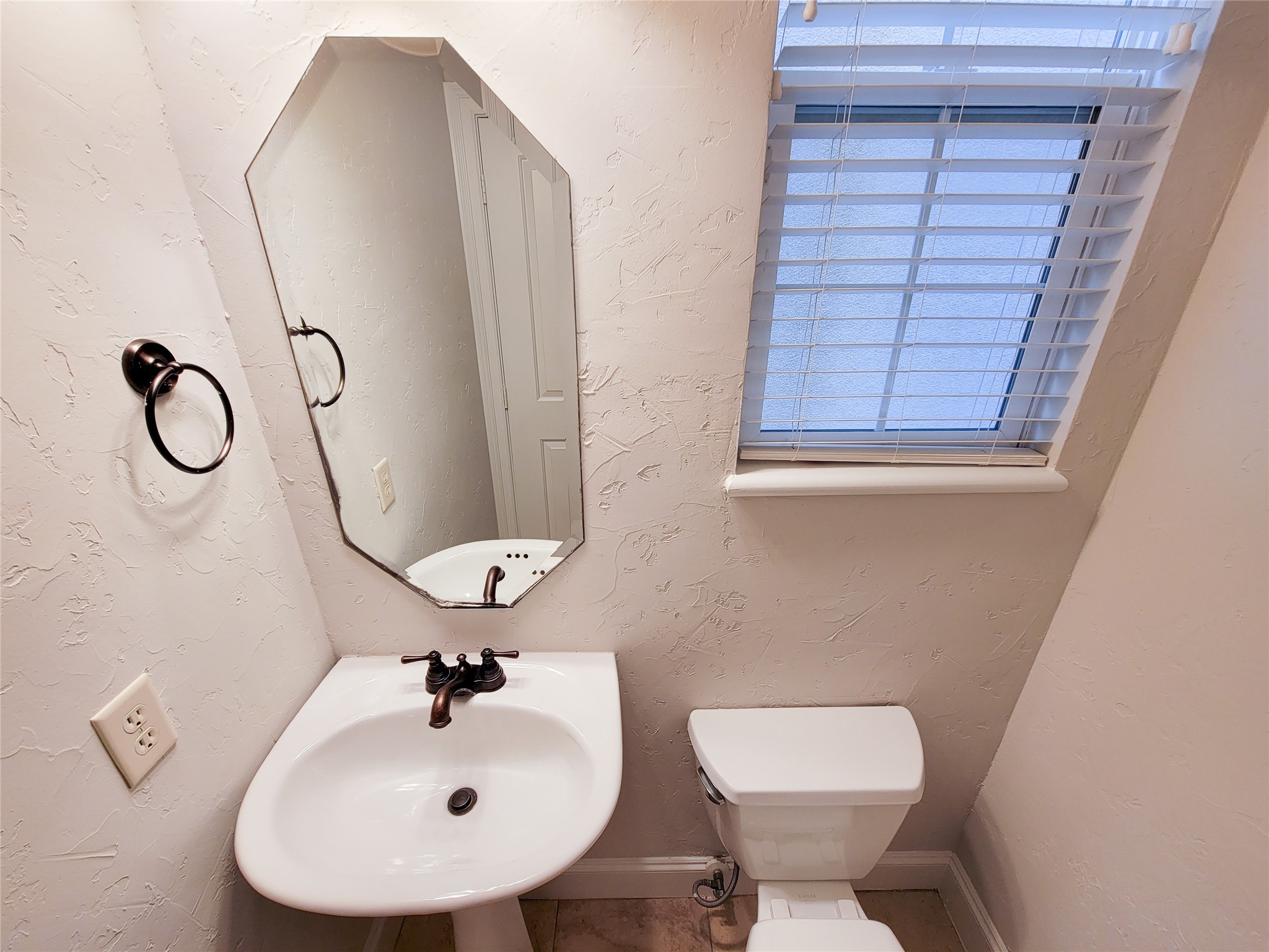 2418 Ralph Street, Unit A Houston, TX 77006 - Photo 24 of 42 Gallery Image 24