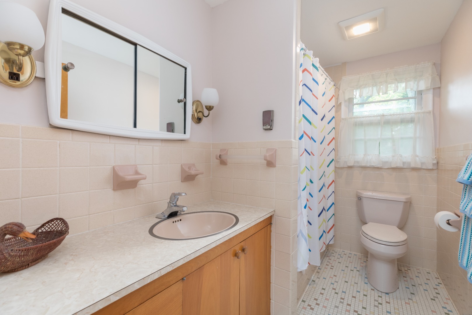 35 East Side Road Oak Bluffs, MA 02557 - Photo 24 of 41 Full bath main level