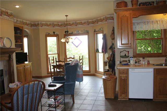 4 Spray Road Fayetteville, TN 37334 - Photo 8 of 20 Breakfast nook and eating area