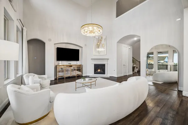 $575,000 | 631 Aquilla Square, Webster, TX 77598