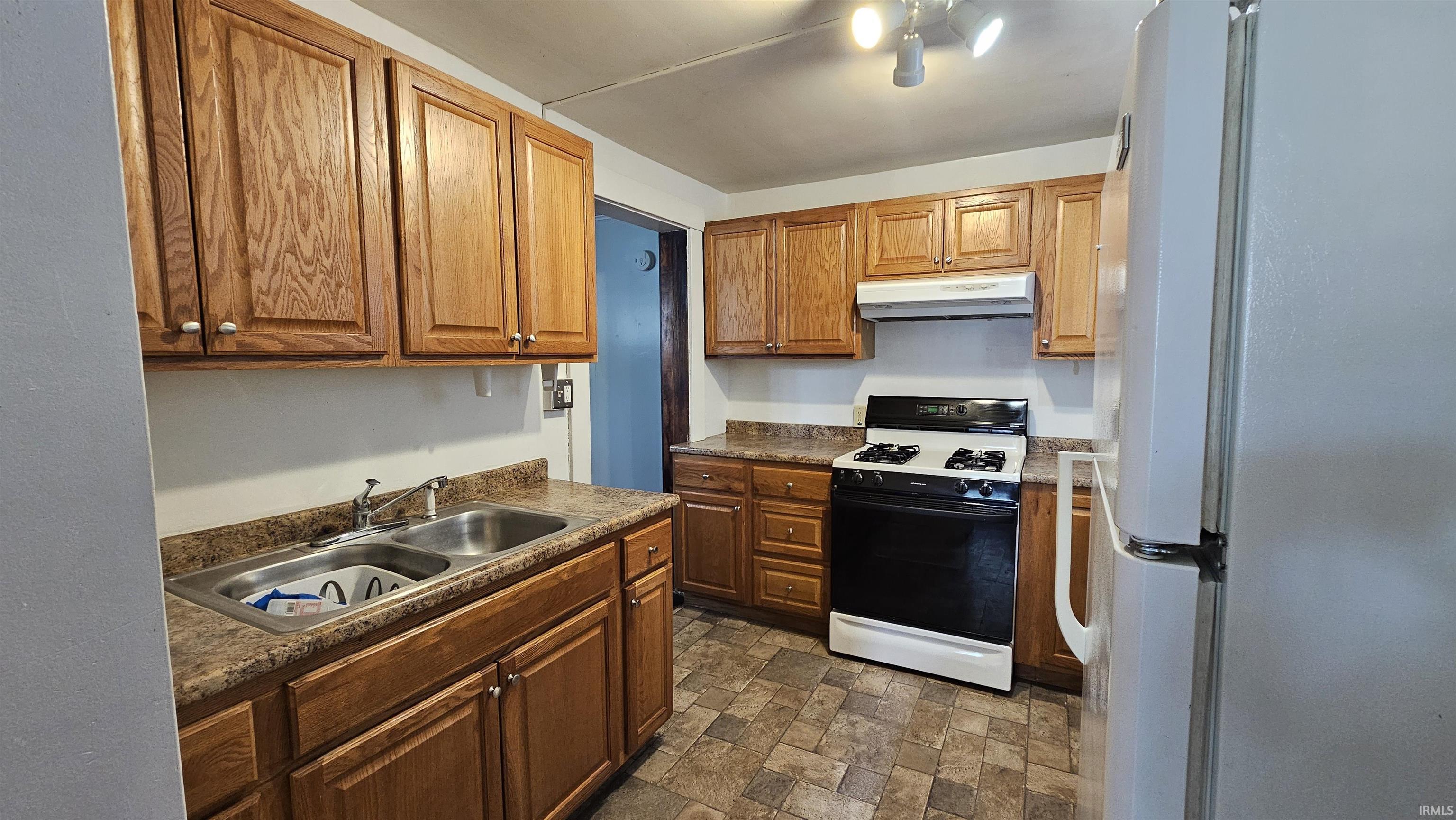 608 Main Street Auburn, IN 46706 - Photo 11 of 16