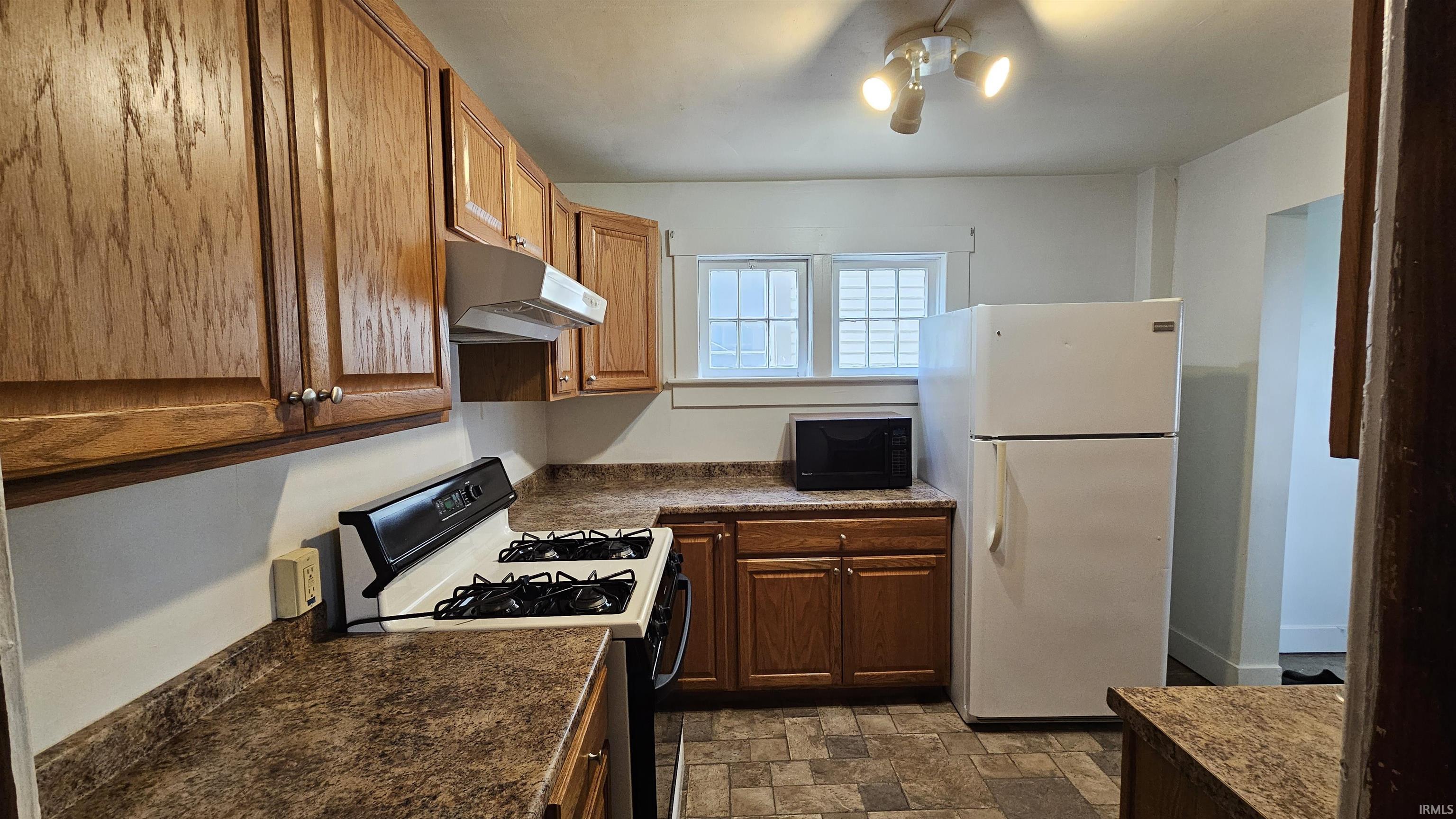 608 Main Street Auburn, IN 46706 - Photo 10 of 16
