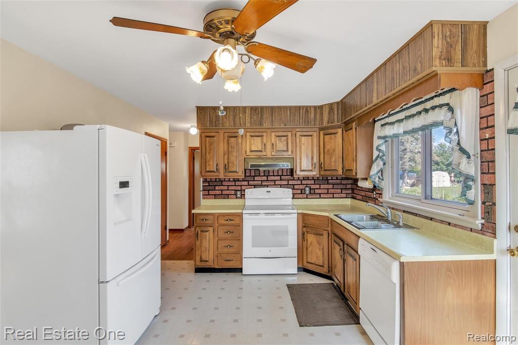 4570 Emmons Road Howell, MI 48855 - Photo 7 of 25