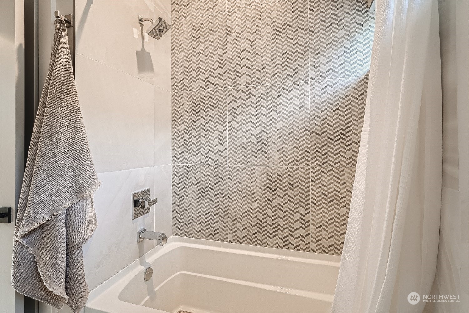 3419 36th Avenue South, Unit A Seattle, WA 98144 - Photo 15 of 23 a bathroom with a bathtub