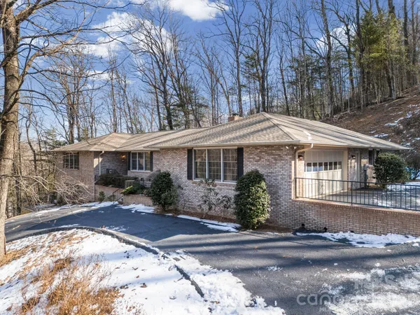 $749,900 | 310 Claremont Drive, Flat Rock, NC 28731