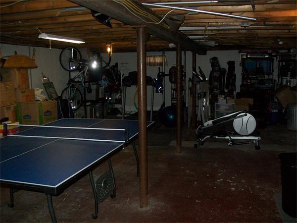 80 Mallowhill Road Springfield, MA 01129 - Photo 24 of 30 a room with lots of furniture