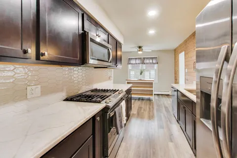 $399,900 | 9309 Lawndale Avenue, Evergreen Park, IL 60805