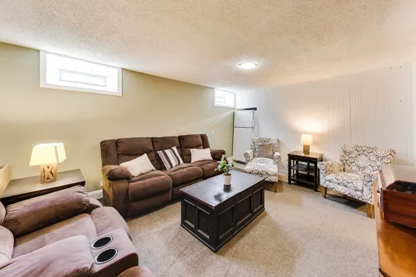$399,900 | 9309 S Lawndale Avenue, Evergreen Park, IL 60805