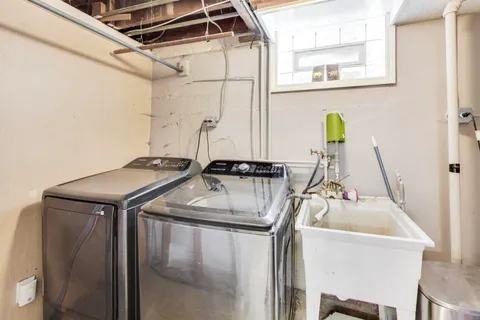 $399,900 | 9309 Lawndale Avenue, Evergreen Park, IL 60805