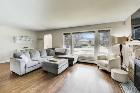 $399,900 | 9309 Lawndale Avenue, Evergreen Park, IL 60805