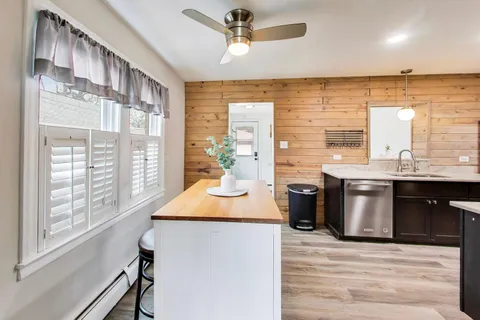 $399,900 | 9309 Lawndale Avenue, Evergreen Park, IL 60805