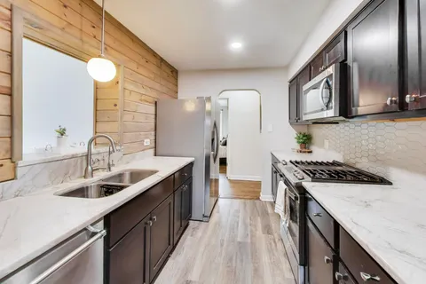 $399,900 | 9309 Lawndale Avenue, Evergreen Park, IL 60805