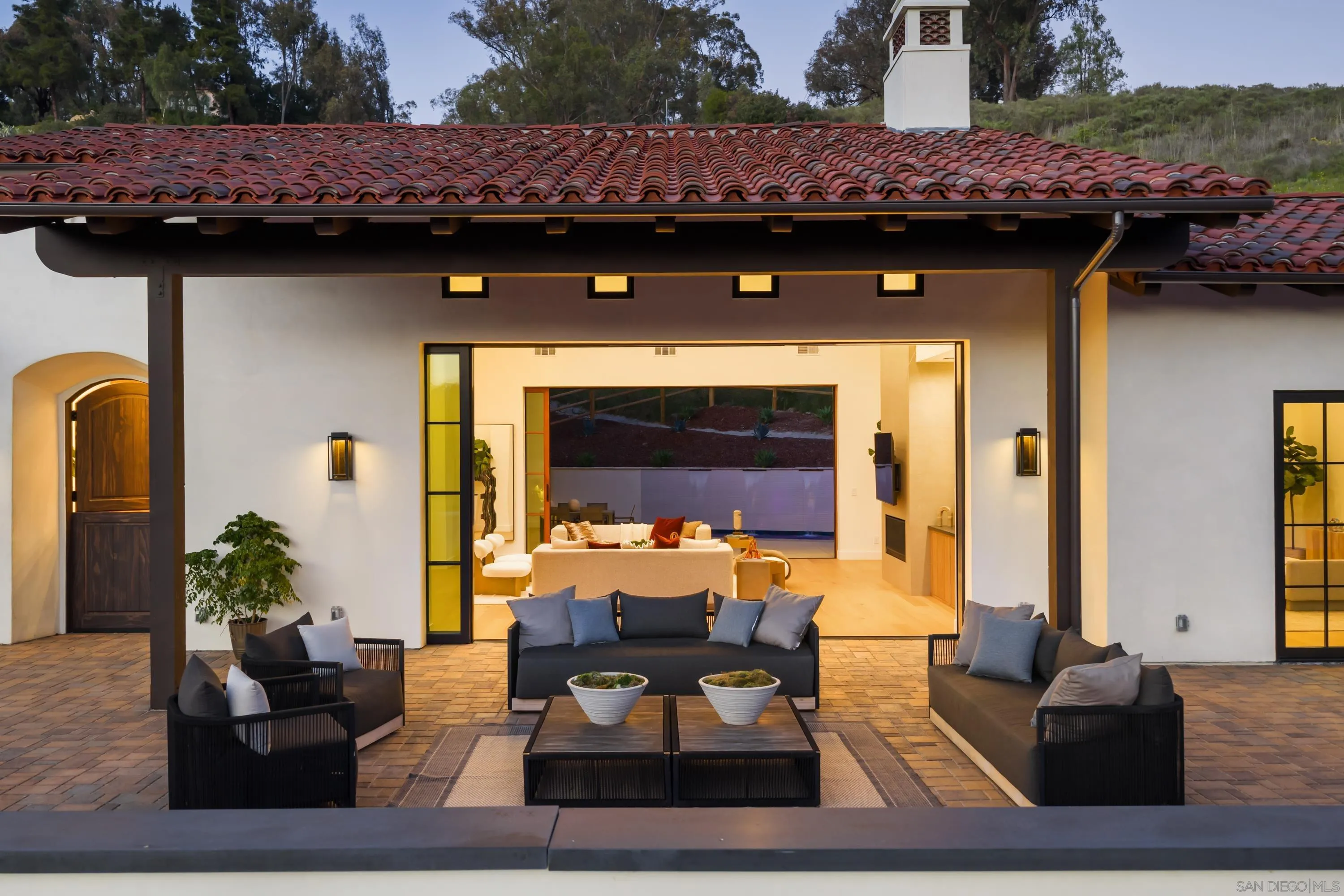 5758-60 Las Palomas Rancho Santa Fe, CA 92067 - Photo 14 of 64 a living room with furniture and a window