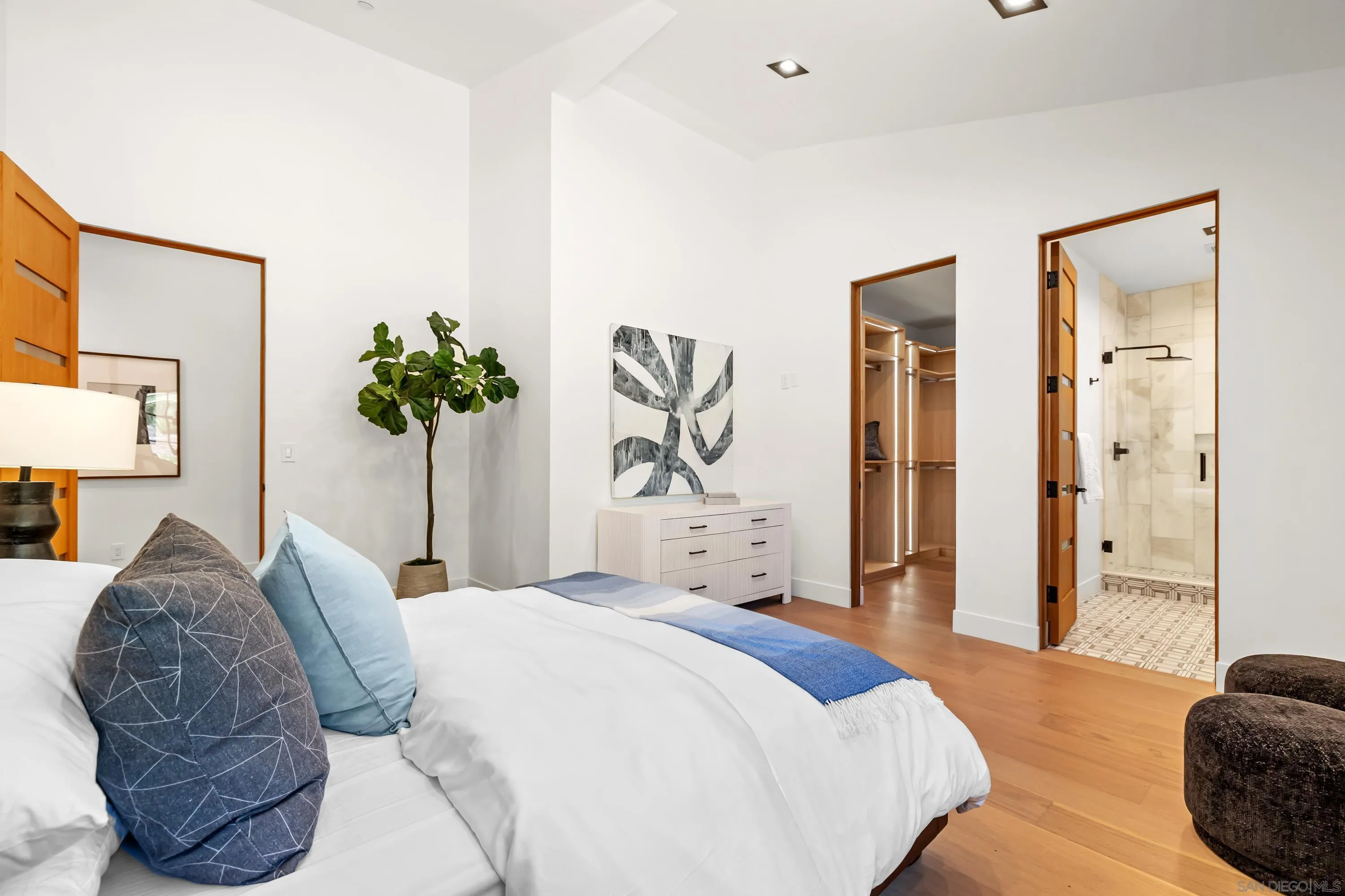 5758-60 Las Palomas Rancho Santa Fe, CA 92067 - Photo 51 of 64 a bedroom with a large bed and a couch