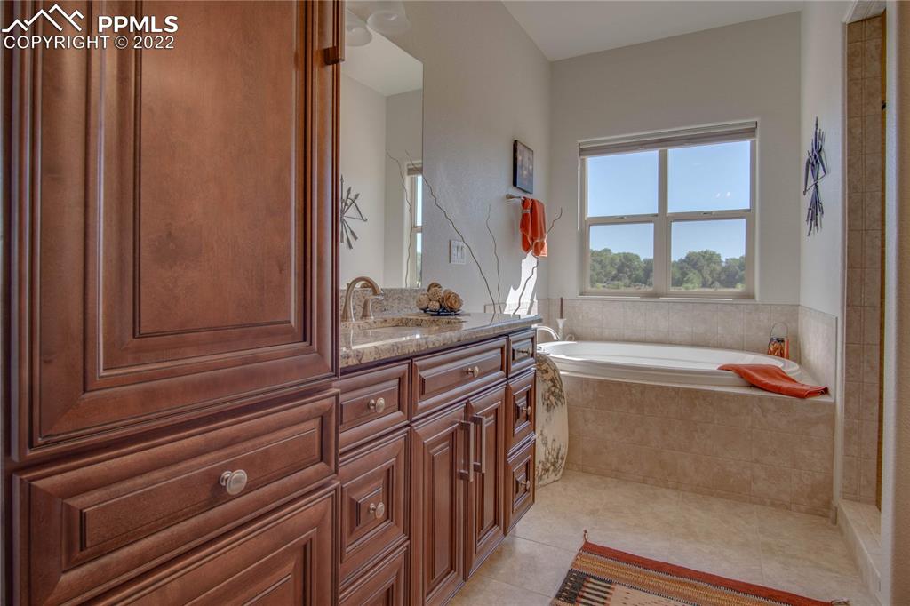 113 Rocchio Drive Florence, CO 81226 - Photo 22 of 34 a bathroom with a bathtub and a window