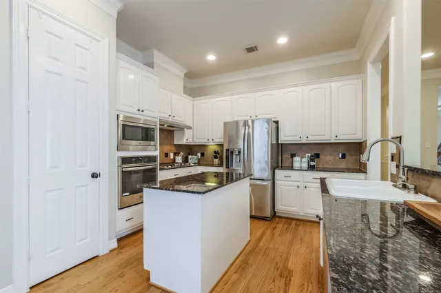 $2,950 | 7515 Shady Villa Walk, Houston, TX 77055