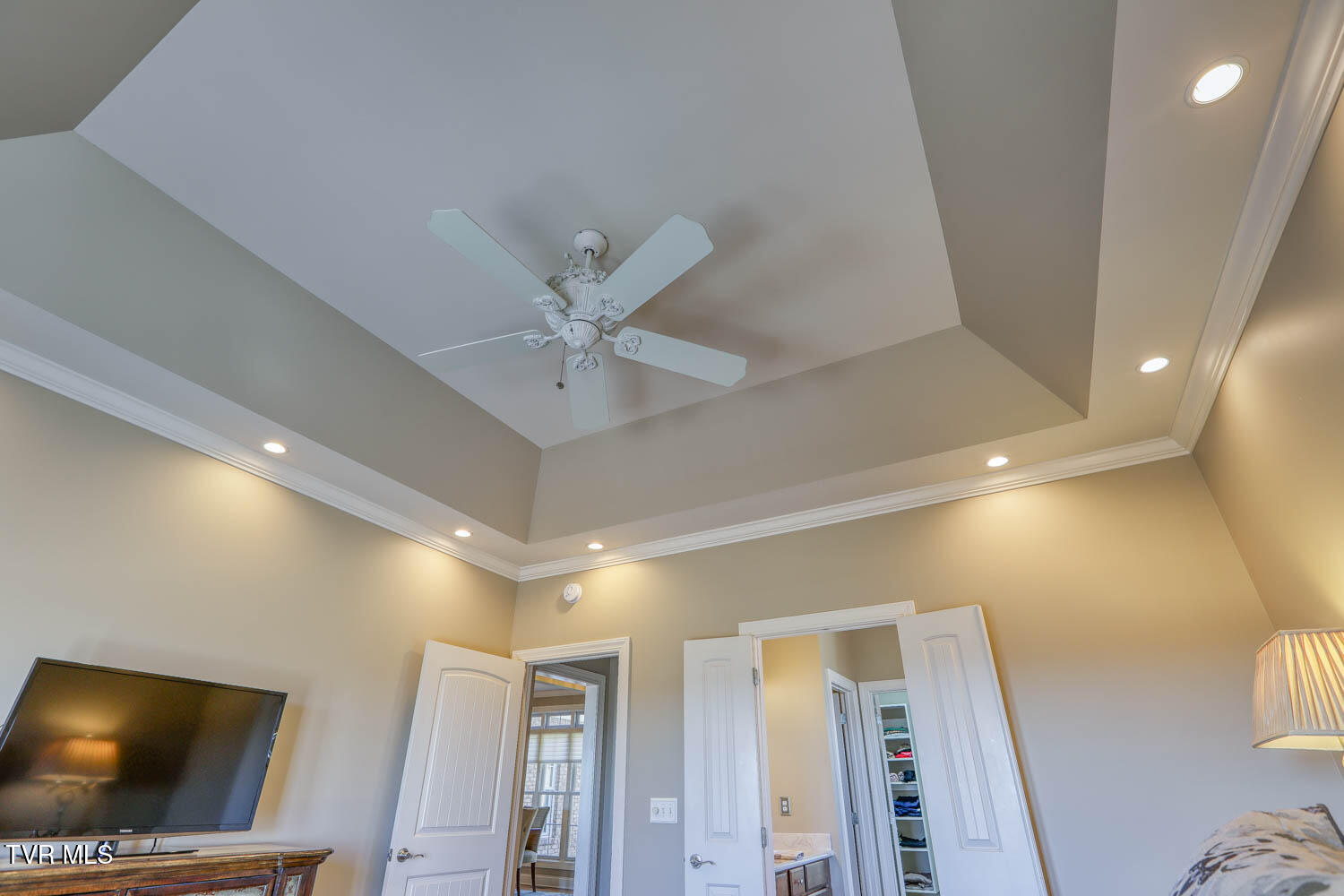 2321 Colonial View Road Kingsport, TN 37663 - Photo 54 of 96 MASTER BEDROOM
