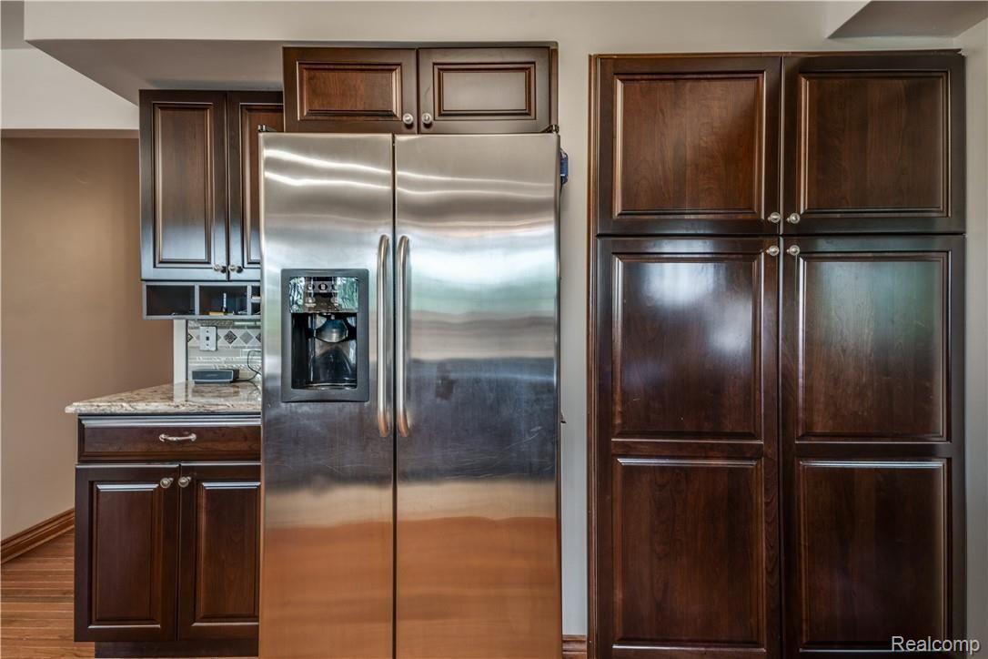 2975 Hillendale Drive Rochester, MI 48309 - Photo 18 of 53 16.jpg