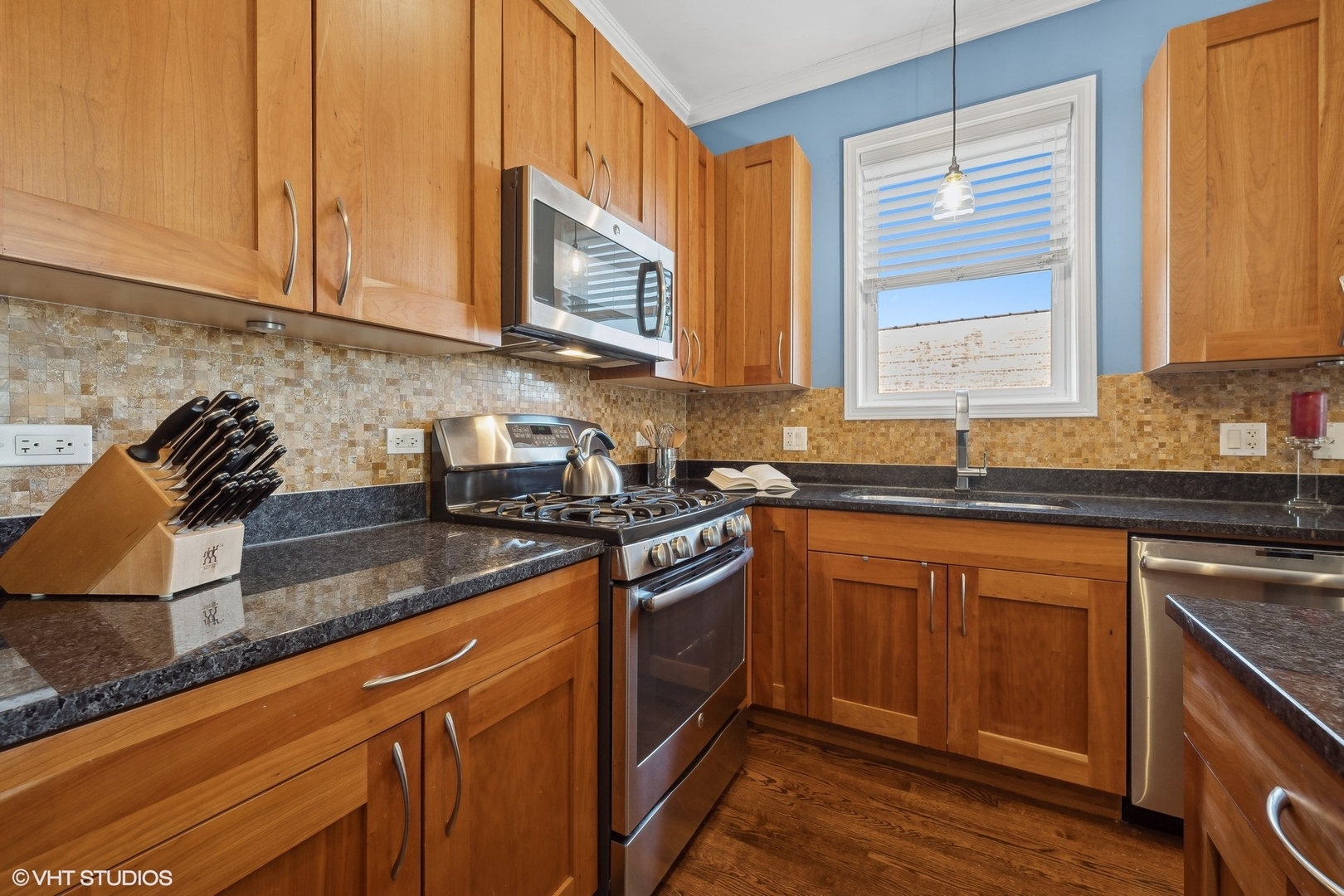 7300 North Hamilton Avenue, Unit 3N Chicago, IL 60645 - Photo 5 of 16 Gallery Image 5