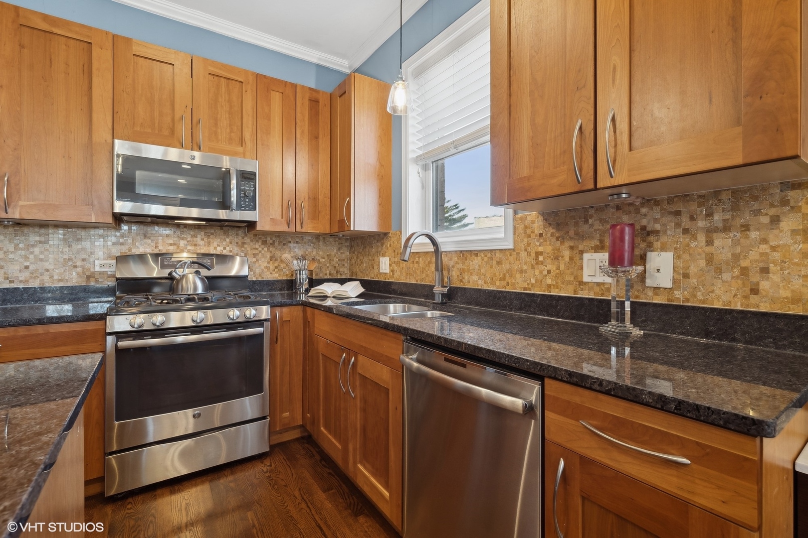7300 North Hamilton Avenue, Unit 3N Chicago, IL 60645 - Photo 6 of 16 Gallery Image 6