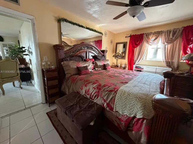 a view of a livingroom and dining room