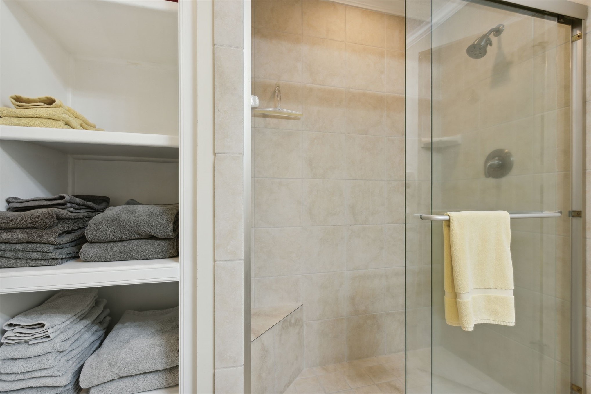 3327 Sea Marsh Road, Unit 3327 Fernandina Beach, FL 32034 - Photo 19 of 39 a bathroom with a bathtub and shower
