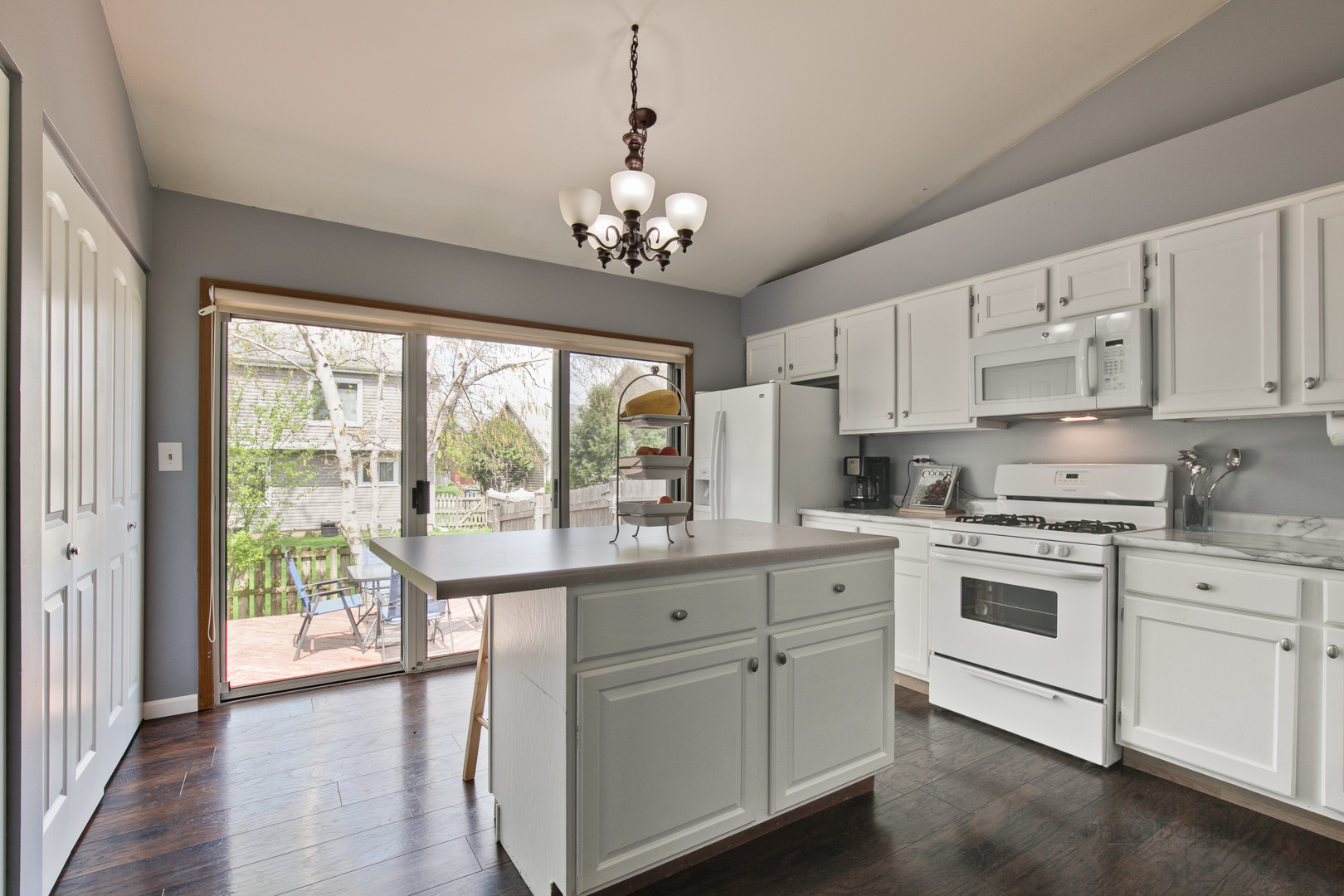 86 Bedford Road Mundelein, IL 60060 - Photo 11 of 25