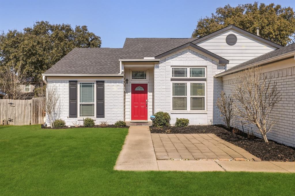 1226 Eaton Lane Grapevine, TX 76051 - Photo 3 of 33