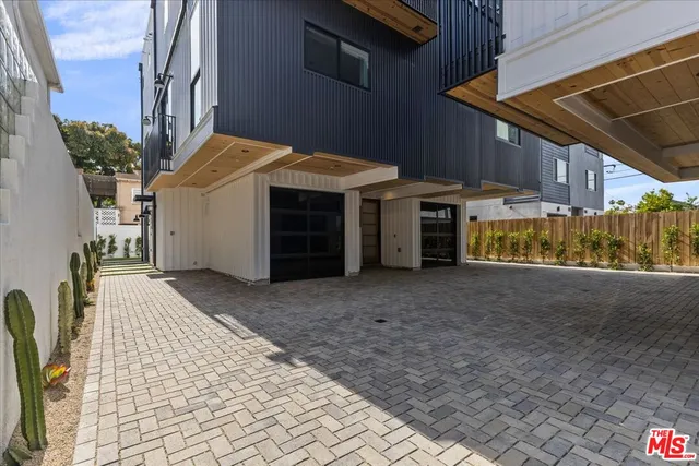 $6,495 | 4825 Satsuma Avenue, Unit 2, North Hollywood, CA 91601