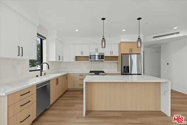 $6,495 | 4825 Satsuma Avenue, Unit 2, North Hollywood, CA 91601