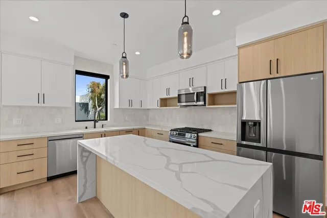 $6,495 | 4825 Satsuma Avenue, Unit 2, North Hollywood, CA 91601