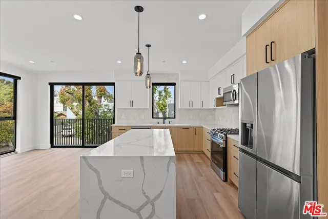 $6,495 | 4825 Satsuma Avenue, Unit 2, North Hollywood, CA 91601