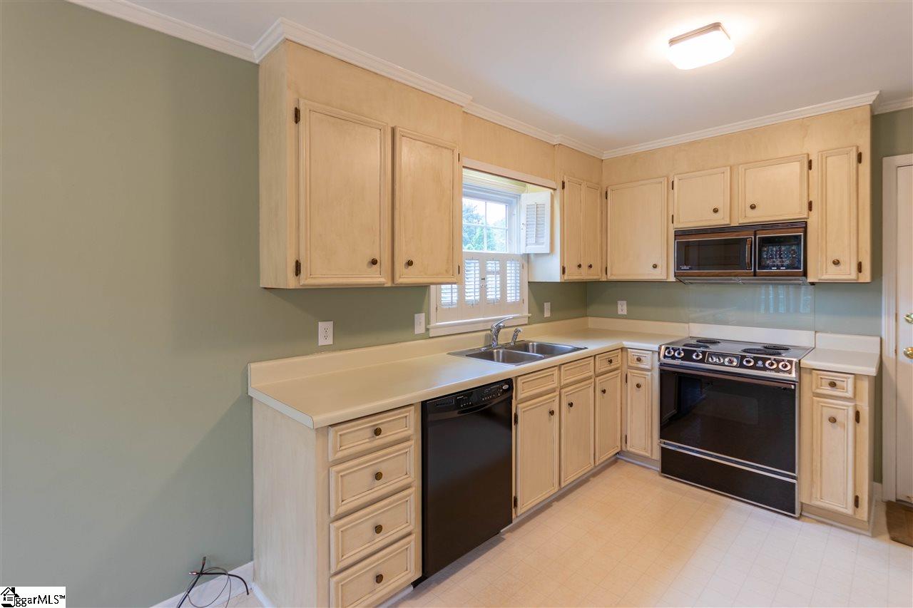 412 Parkins Mill Road Greenville, SC 29607 - Photo 3 of 17