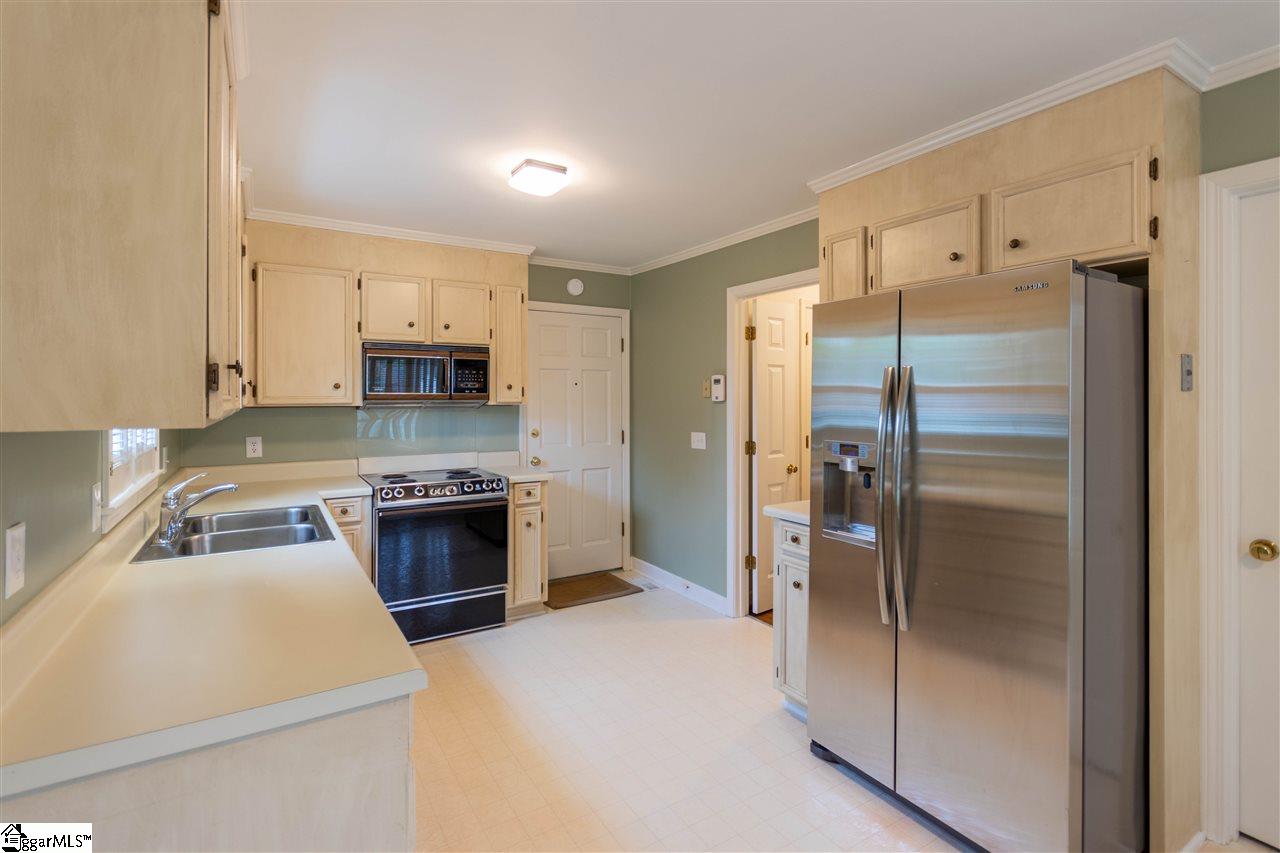 412 Parkins Mill Road Greenville, SC 29607 - Photo 4 of 17