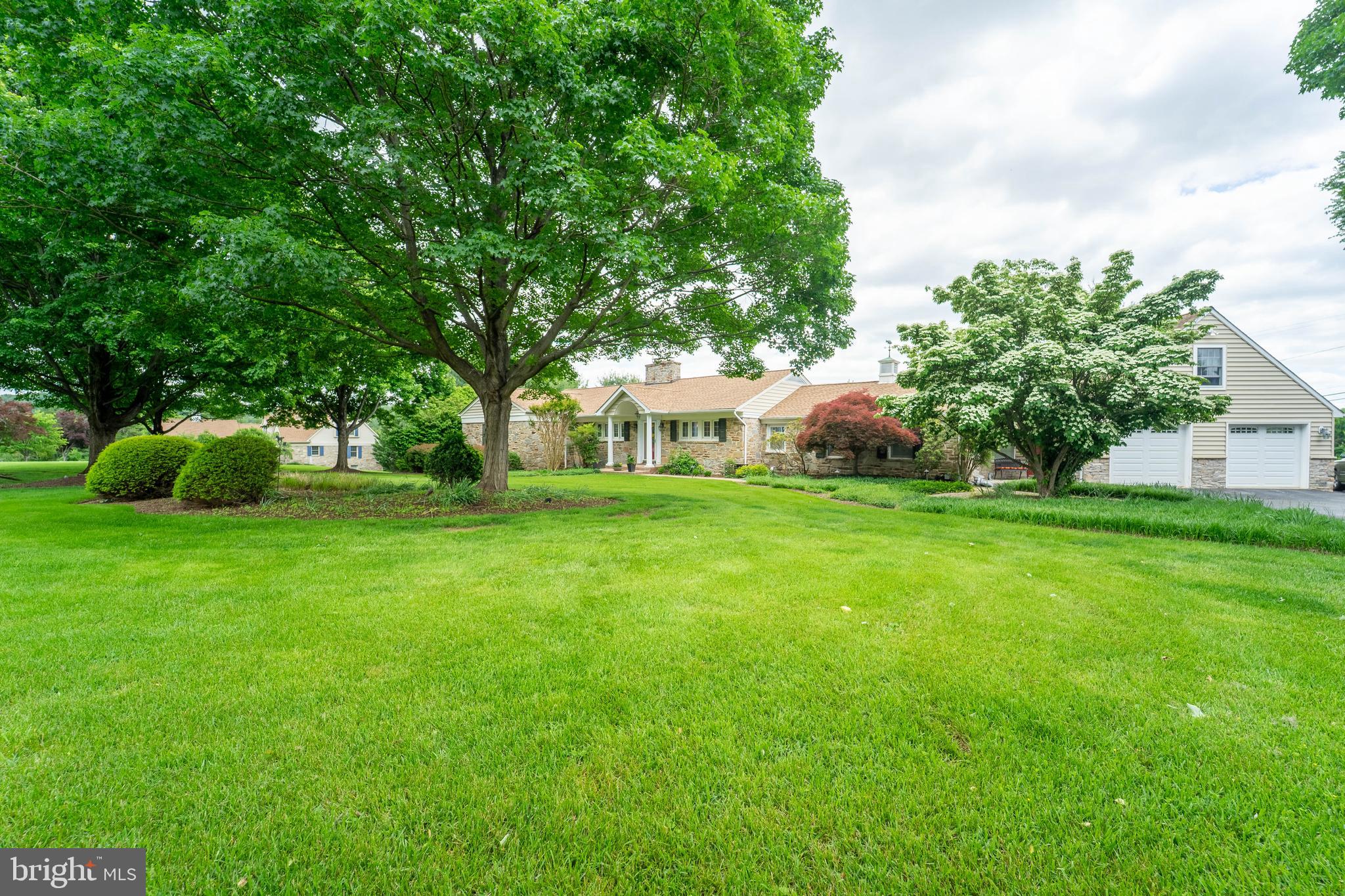 605 St Francis Road Baltimore, MD 21286 - Photo 12 of 56 a house view with garden space