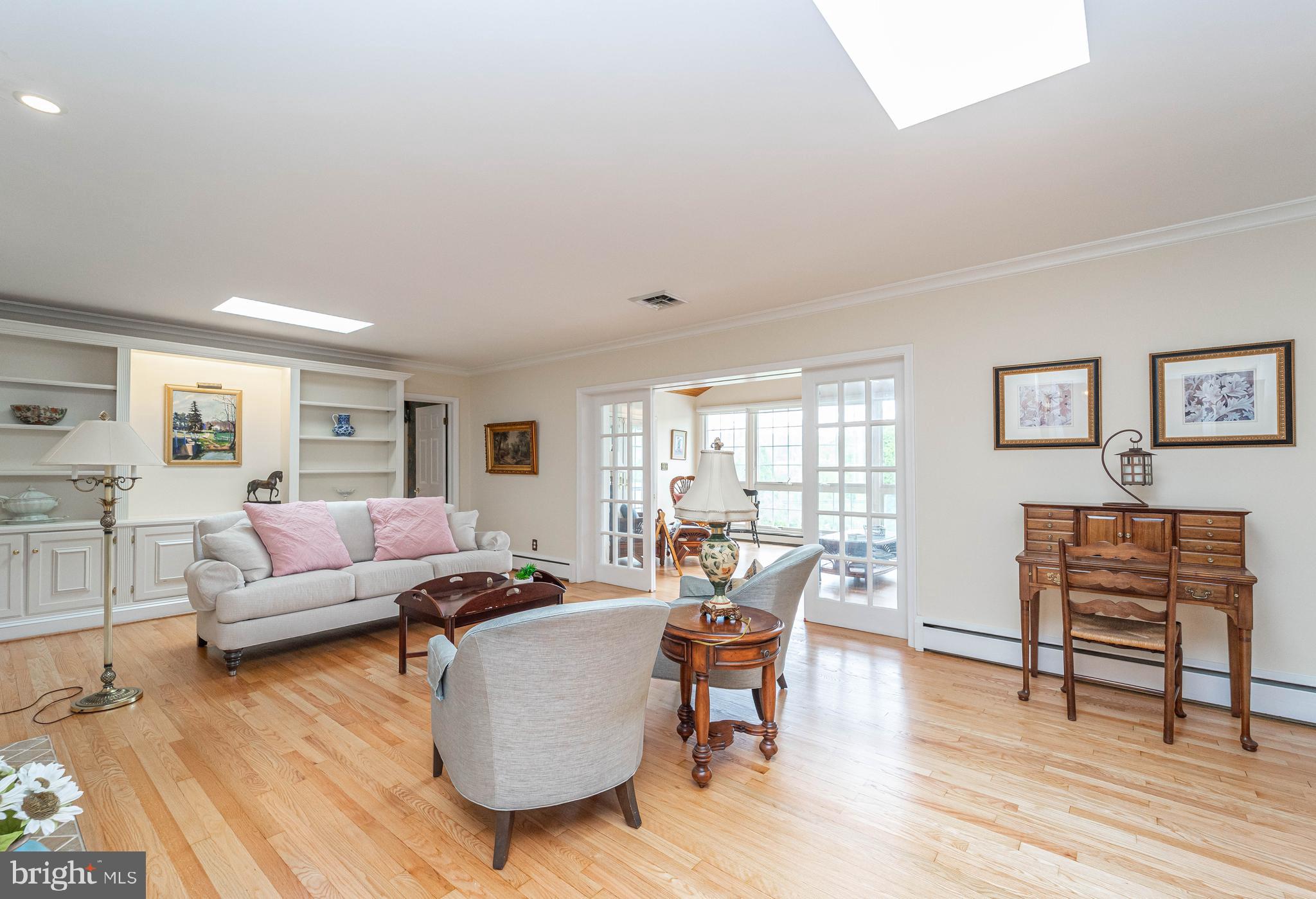 605 St Francis Road Baltimore, MD 21286 - Photo 20 of 56 a living room with furniture and wooden floor