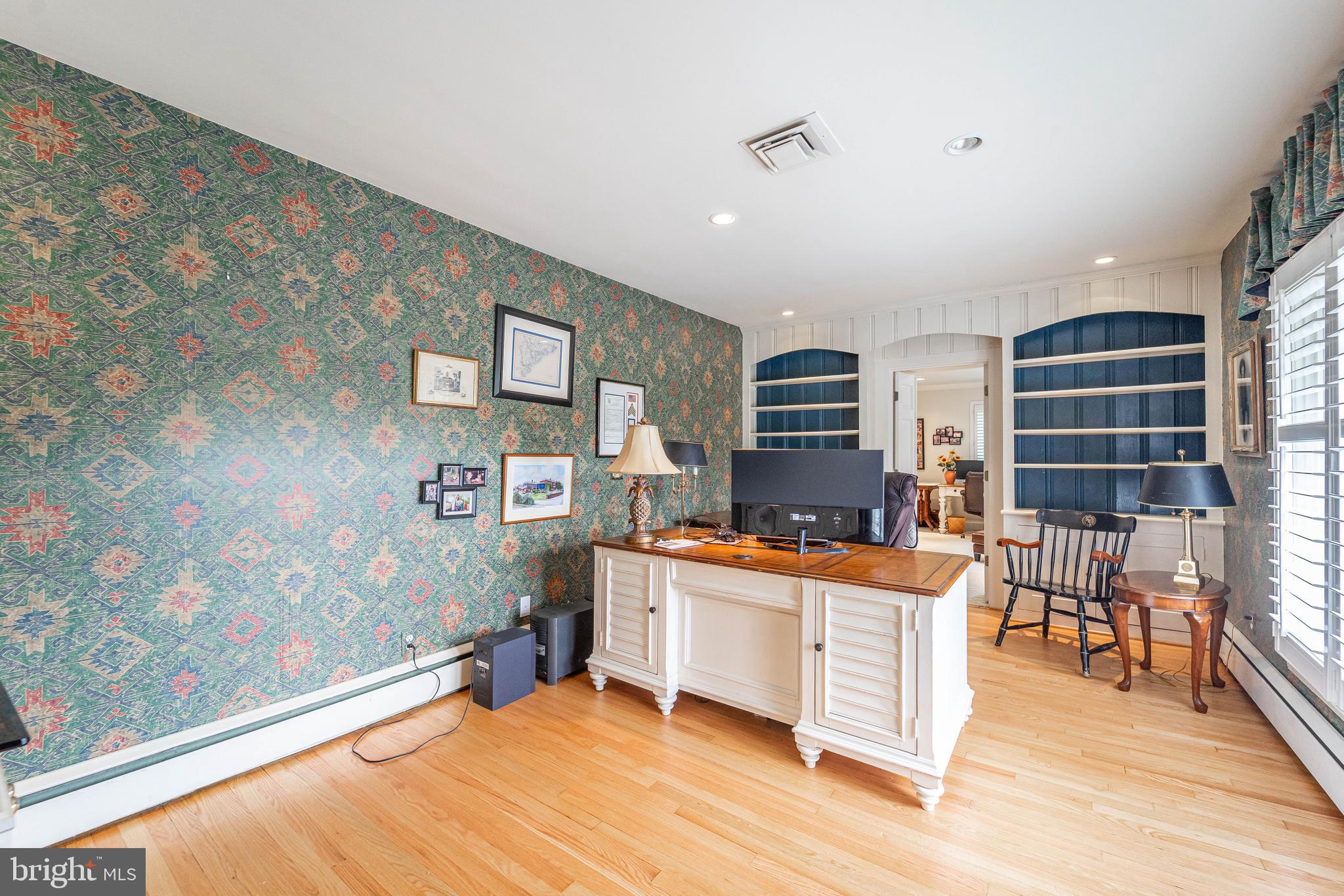 605 St Francis Road Baltimore, MD 21286 - Photo 26 of 56 a room with furniture and a table