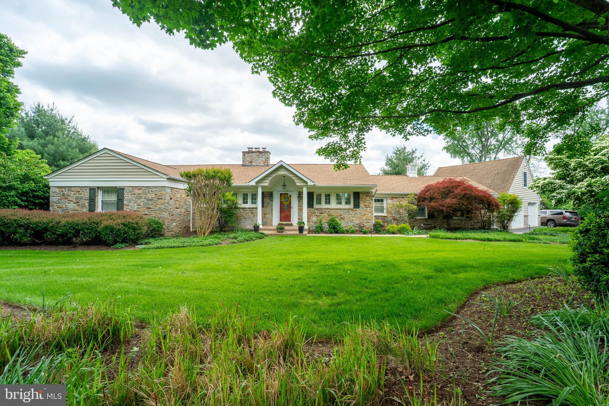 605 St Francis Road Baltimore, MD 21286 - Photo 10 of 56 a front view of a house with garden