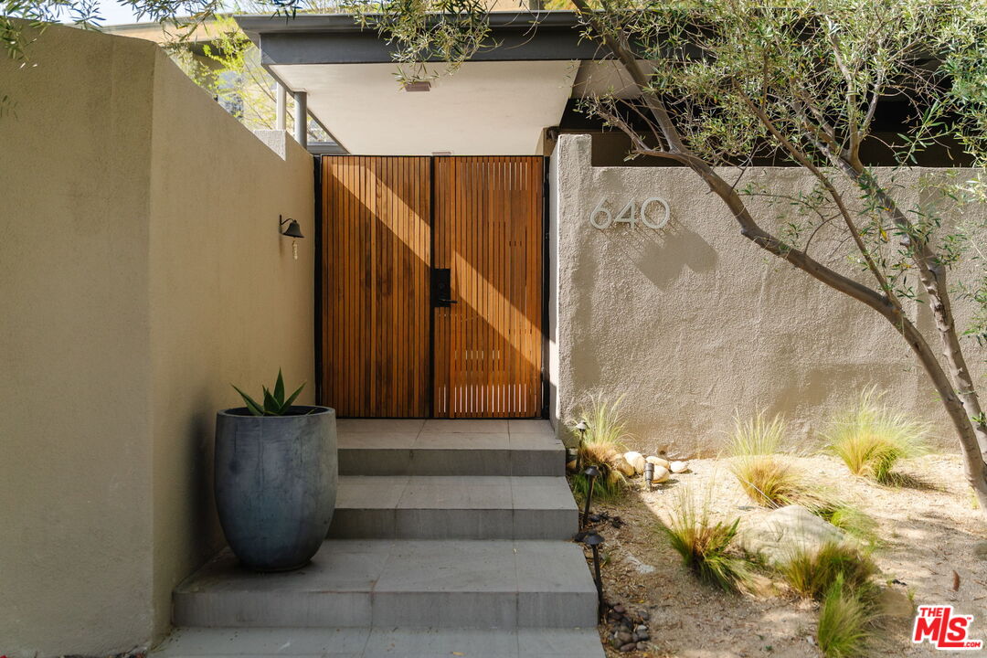 640 Bohlig Road Glendale, CA 91207 - Photo 2 of 57