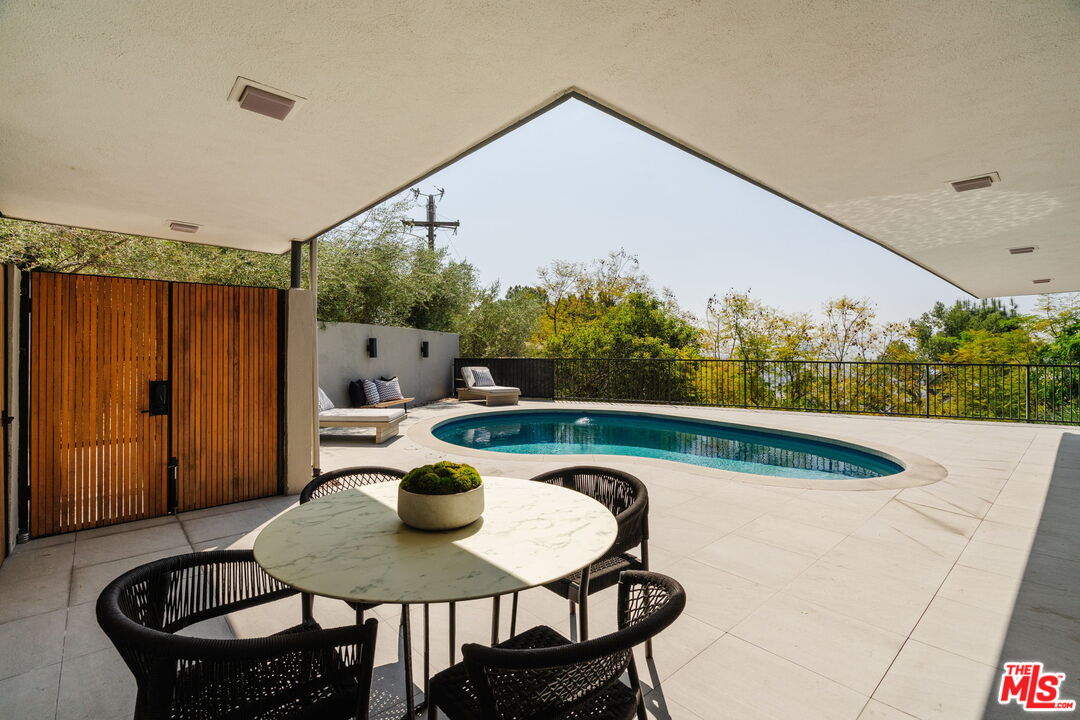 640 Bohlig Road Glendale, CA 91207 - Photo 4 of 57