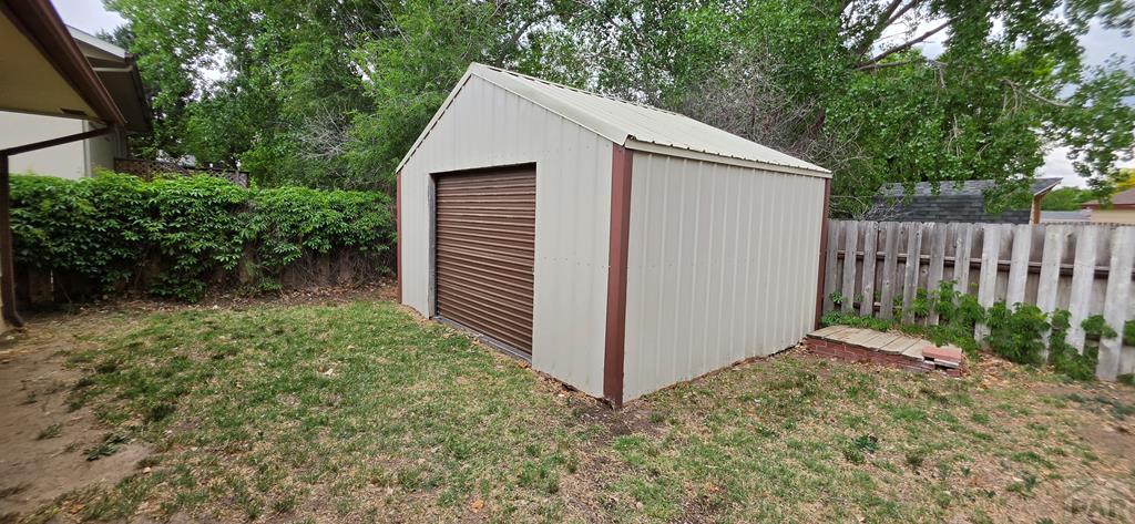 400 Oak Road Lamar, CO 81052 - Photo 5 of 23 a view of a backyard